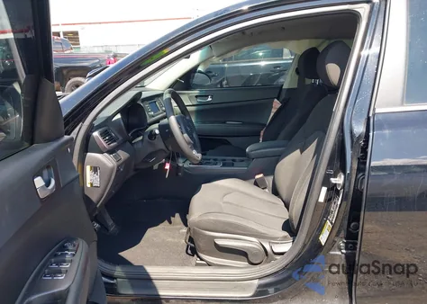 2017 Kia Optima Lx z USA, uszkodzony, nr VIN 5XXGT4L34HG127380